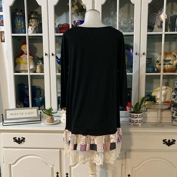 Black Tunic with Ruffle Bottom | S | Umgee - Picture 5 of 11